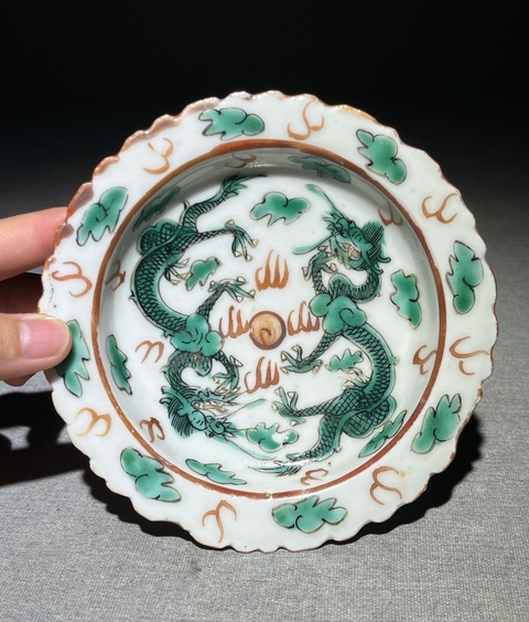 古玩陶瓷粉彩趕珠龍紋高足盤真品鑒賞圖