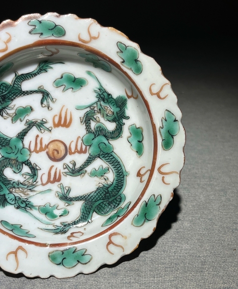 古玩陶瓷粉彩趕珠龍紋高足盤真品鑒賞圖