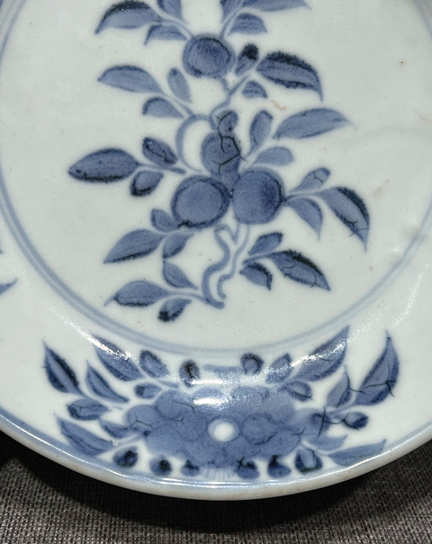 古玩陶瓷兔款花卉紋青花盤真品鑒賞圖