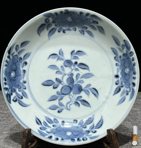古玩陶瓷兔款花卉紋青花盤真品鑒賞圖