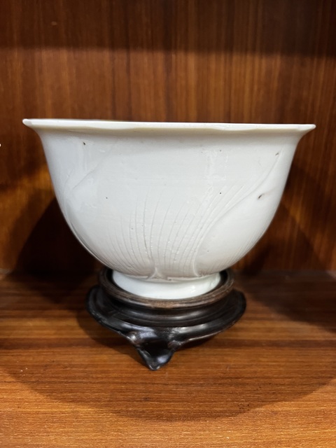 古玩陶瓷明末剃刻蓮紋花口供碗拍賣,當前價格6800元