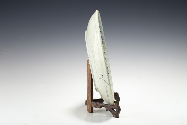 古玩陶瓷清中·青花纏枝太陽花盤
真品鑒賞圖