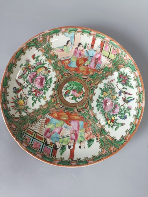 古玩陶瓷人物花鳥蝶紋廣彩盤真品鑒賞圖
