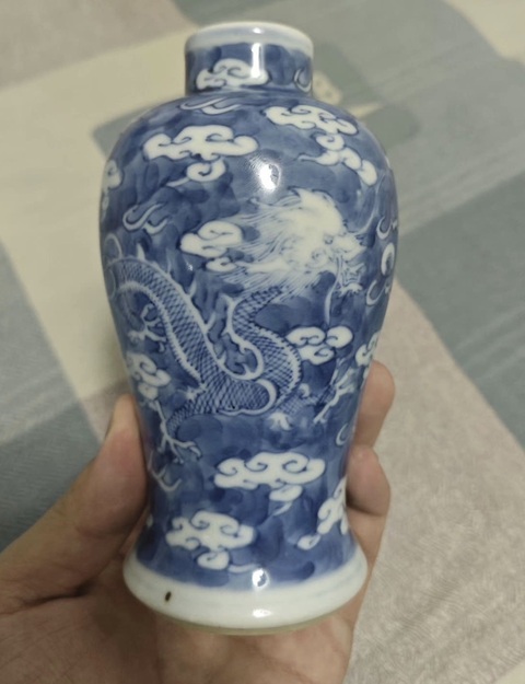 古玩陶瓷龍紋青花瓶真品鑒賞圖