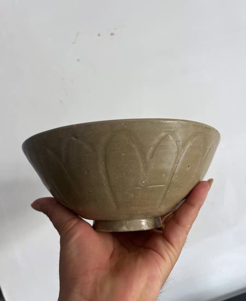 古玩陶瓷宋代龍泉窯蓮瓣紋碗真品鑒賞圖
