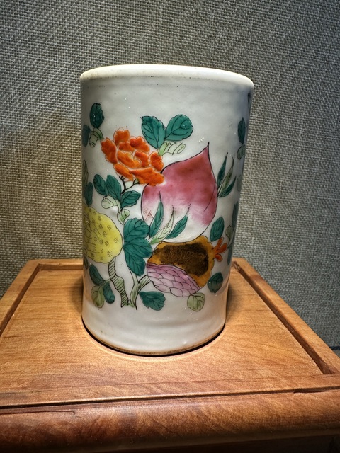 古玩陶瓷粉彩筆筒真品鑒賞圖