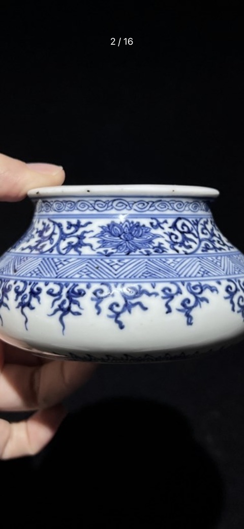 古玩陶瓷青花淡描花卉紋水盂真品鑒賞圖