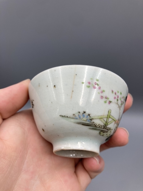 古玩陶瓷淺絳彩桃花美人茶杯真品鑒賞圖
