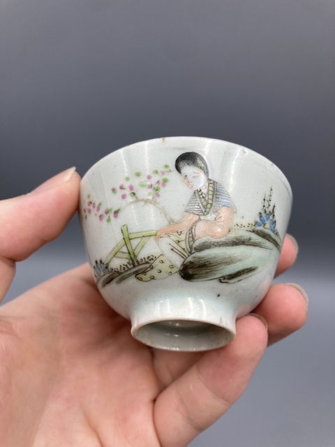 古玩陶瓷淺絳彩桃花美人茶杯真品鑒賞圖