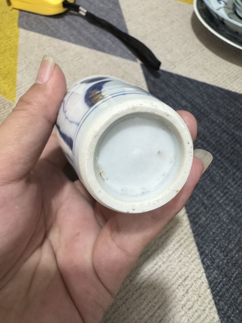 古玩陶瓷青花纏枝花卉紋蘿卜罐真品鑒賞圖