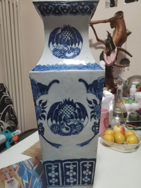 古玩陶瓷青花團鶴獅耳四方瓶真品鑒賞圖
