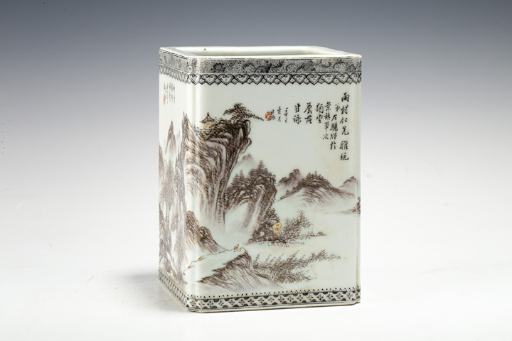 古玩陶瓷民國·礬紅墨彩通景山水紋四方筆筒拍賣，當前價格6680元