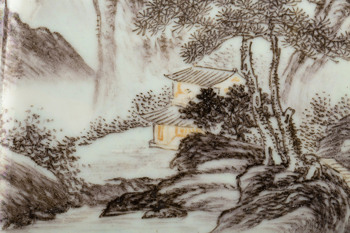 古玩陶瓷民國·礬紅墨彩通景山水紋四方筆筒拍賣，當前價格6680元