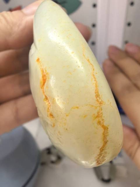 古玩玉器染色仿籽料“山水佛”把件真品鑒賞圖