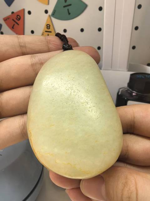 古玩玉器染色仿籽料“山水佛”把件真品鑒賞圖