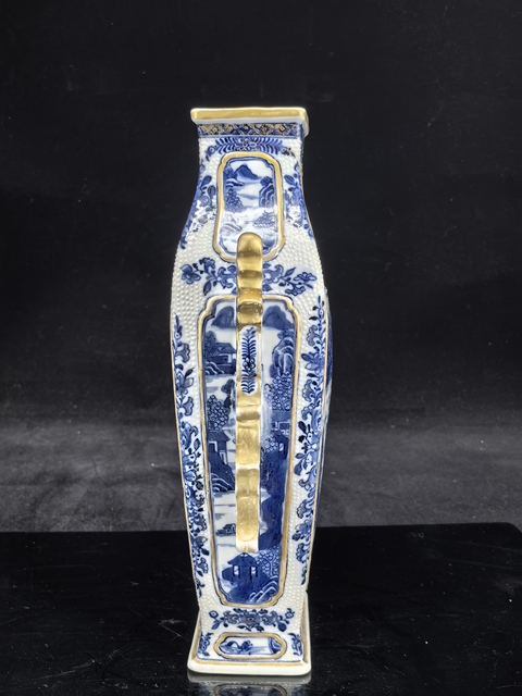 古玩陶瓷清乾隆珍珠地青花山水紋雙耳方瓶真品鑒賞圖