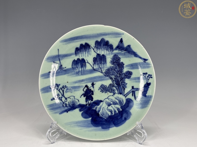 古玩陶瓷清中期豆青釉青花山水人物盤真品鑒賞圖