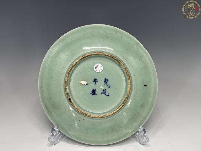 古玩陶瓷清中期豆青釉青花山水人物盤真品鑒賞圖