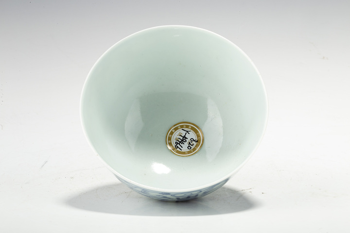 古玩陶瓷清嘉慶·青花纏枝福壽紋茶碗真品鑒賞圖