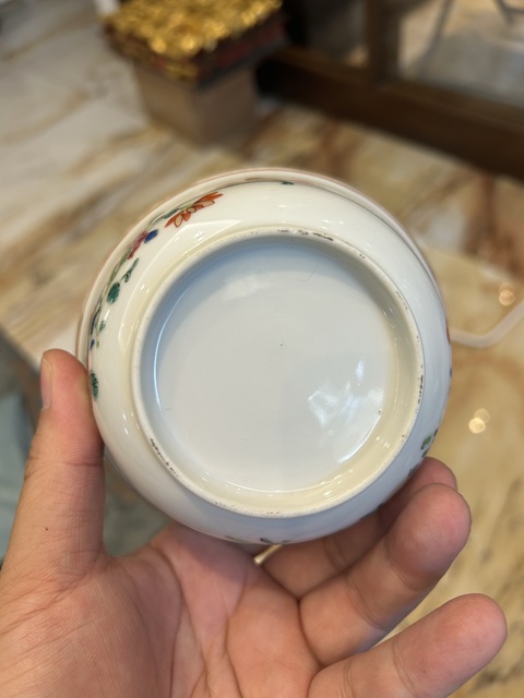 古玩陶瓷花卉紋粉彩蓋杯真品鑒賞圖