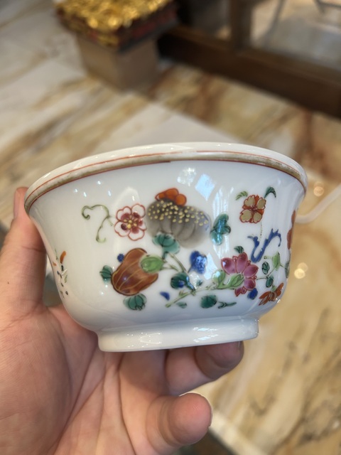 古玩陶瓷花卉紋粉彩蓋杯真品鑒賞圖
