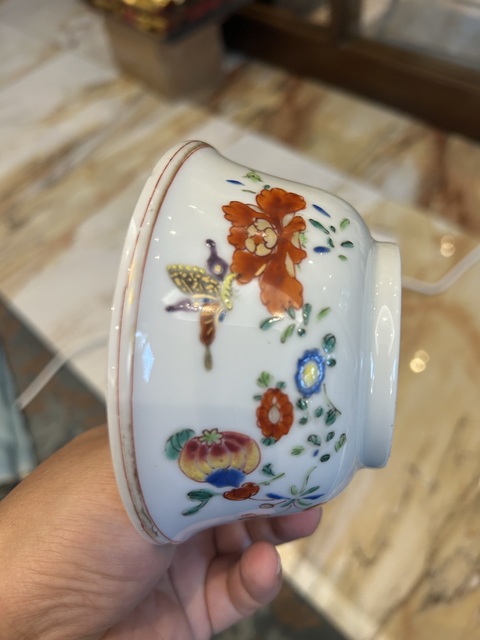 古玩陶瓷花卉紋粉彩蓋杯真品鑒賞圖