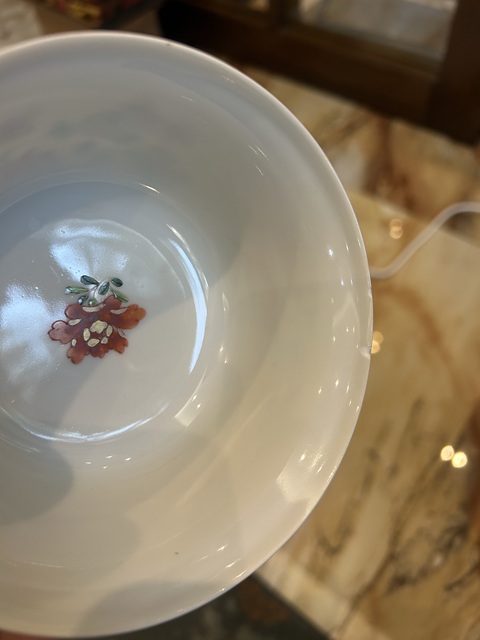 古玩陶瓷花卉紋粉彩蓋杯真品鑒賞圖