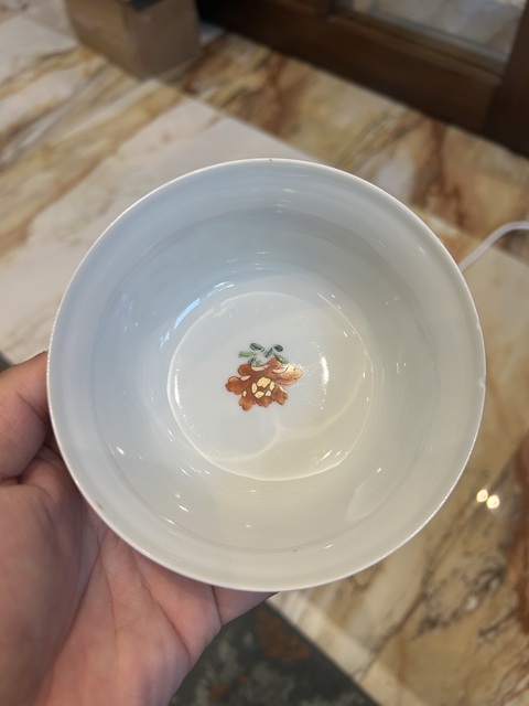 古玩陶瓷花卉紋粉彩蓋杯真品鑒賞圖