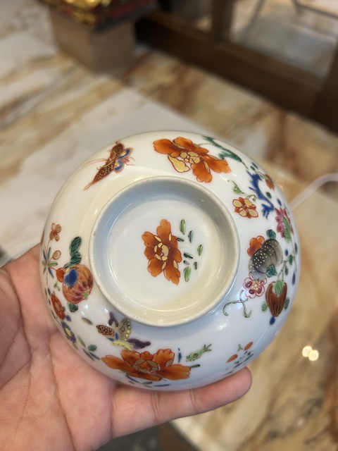 古玩陶瓷花卉紋粉彩蓋杯真品鑒賞圖