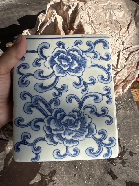 古玩陶瓷花卉紋青花茶葉罐真品鑒賞圖