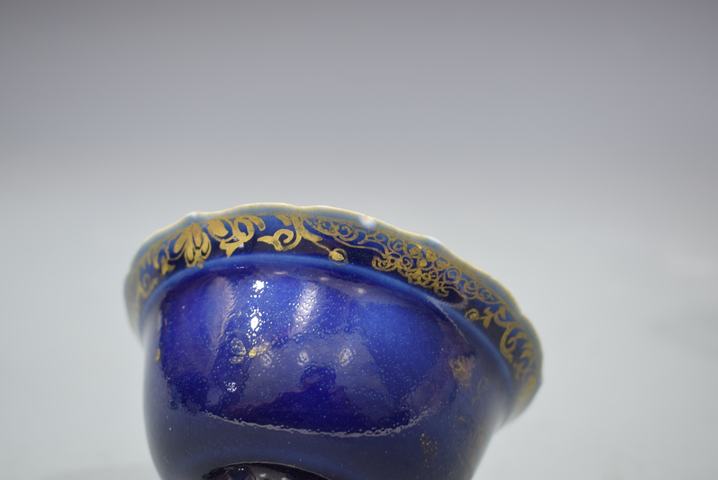 古玩陶瓷清乾隆外霽藍描金內(nèi)粉彩花卉紋茶圓拍賣,當前價格2352元
