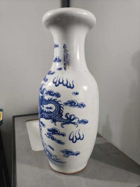 古玩陶瓷青花龍紋盤口瓶真品鑒賞圖