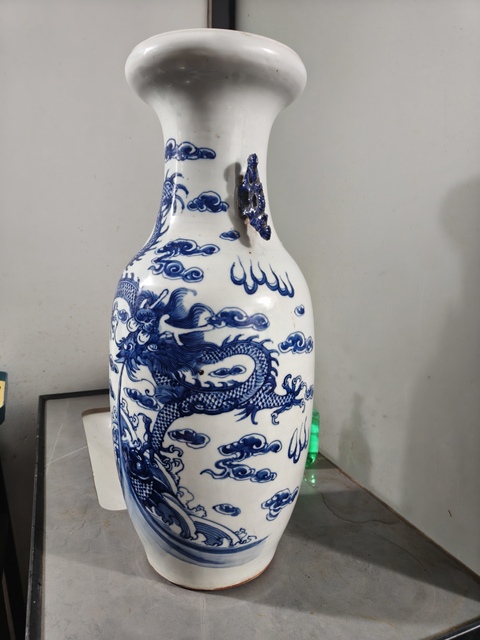 古玩陶瓷青花龍紋盤口瓶真品鑒賞圖