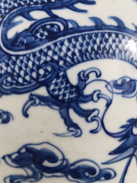 古玩陶瓷青花龍紋盤口瓶真品鑒賞圖