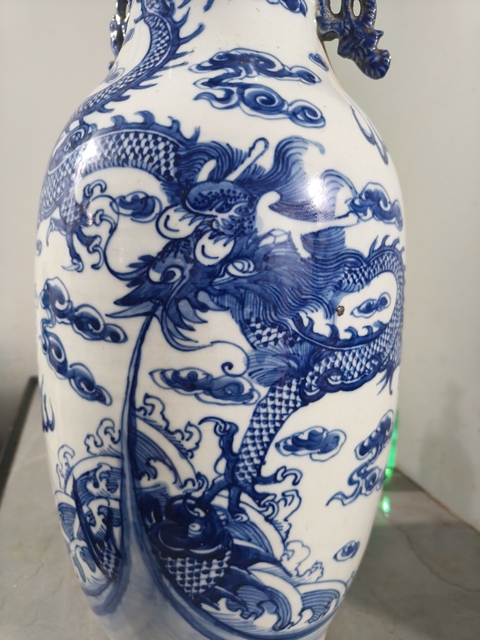 古玩陶瓷青花龍紋盤口瓶真品鑒賞圖