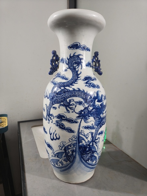 古玩陶瓷青花龍紋盤口瓶真品鑒賞圖