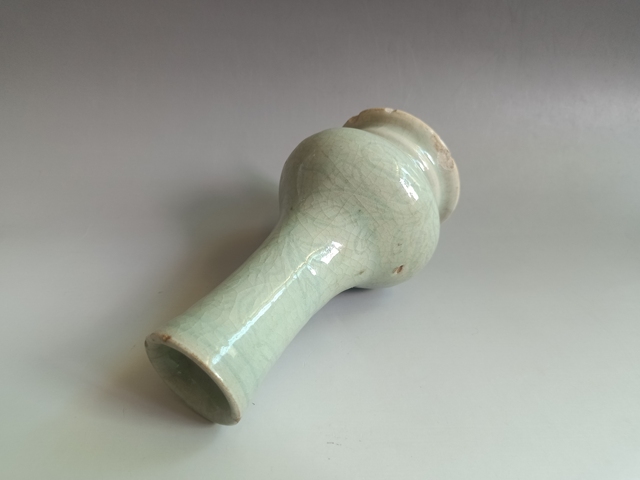 古玩陶瓷龍泉青瓷刻花長頸瓶真品鑒賞圖
