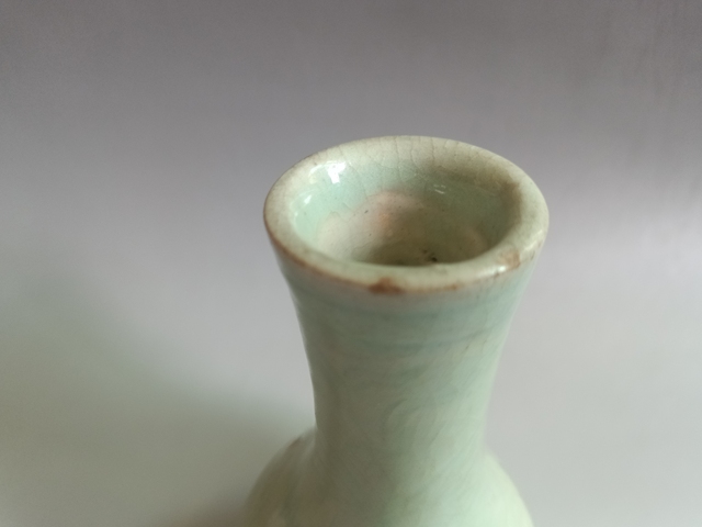 古玩陶瓷龍泉青瓷刻花長頸瓶真品鑒賞圖