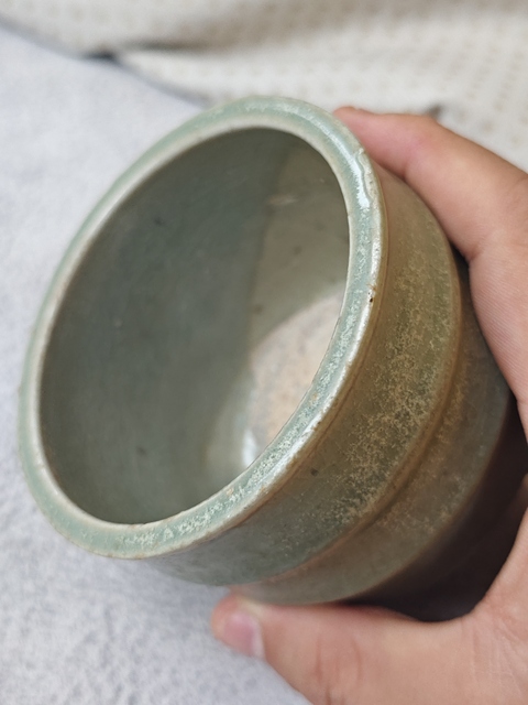 古玩陶瓷元代龍泉窯旋紋三足爐真品鑒賞圖
