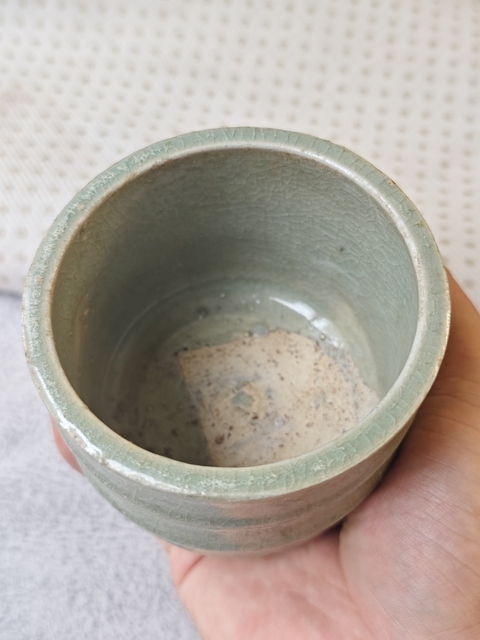 古玩陶瓷元代龍泉窯旋紋三足爐真品鑒賞圖