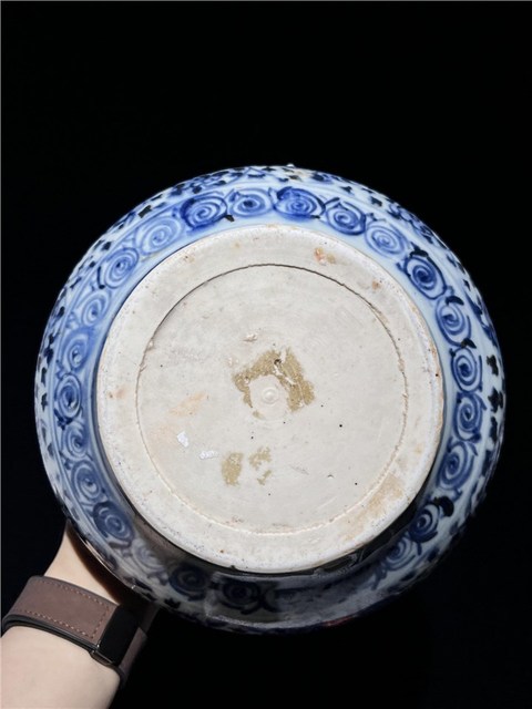 古玩陶瓷明中期 青花纏枝花卉紋罐真品鑒賞圖