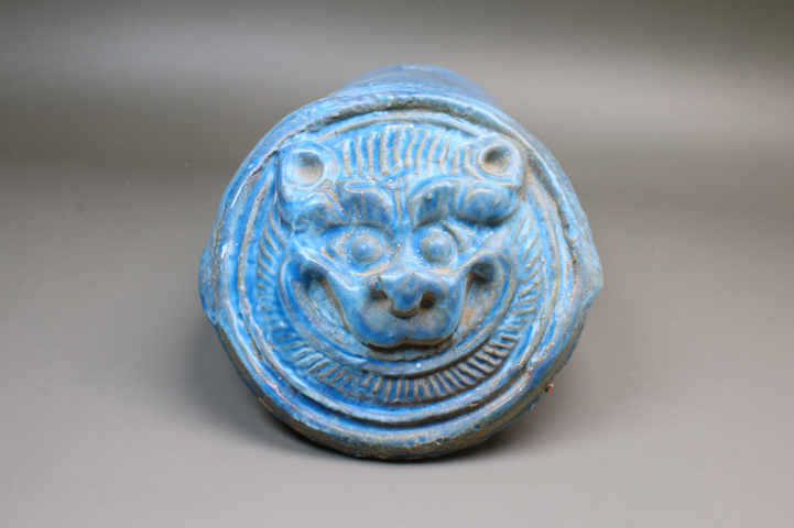 古玩陶瓷明代·孔雀藍釉獸首瓦當拍賣,當前價格1008元