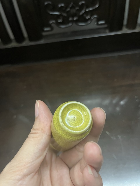 古玩陶瓷黃哥釉鼻煙壺真品鑒賞圖