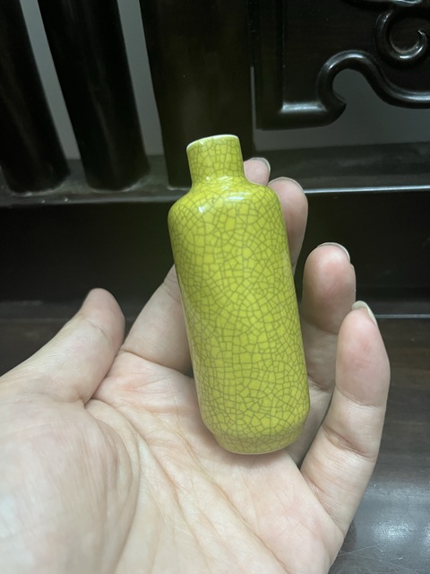 古玩陶瓷黃哥釉鼻煙壺真品鑒賞圖