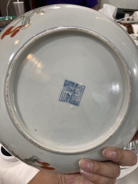 古玩陶瓷乾隆粉彩詩文人物盤真品鑒賞圖