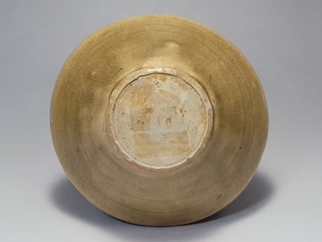 古玩陶瓷青釉印花大碗真品鑒賞圖