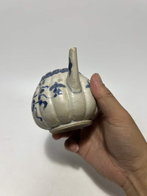 古玩陶瓷青花花卉紋瓜棱壺真品鑒賞圖