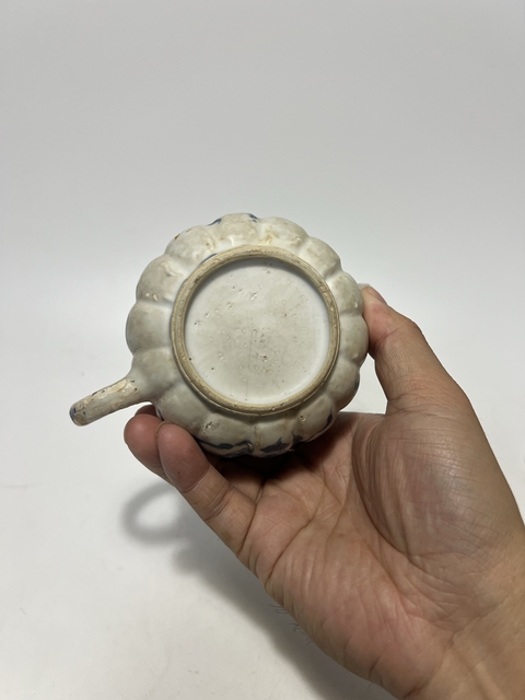 古玩陶瓷青花花卉紋瓜棱壺真品鑒賞圖