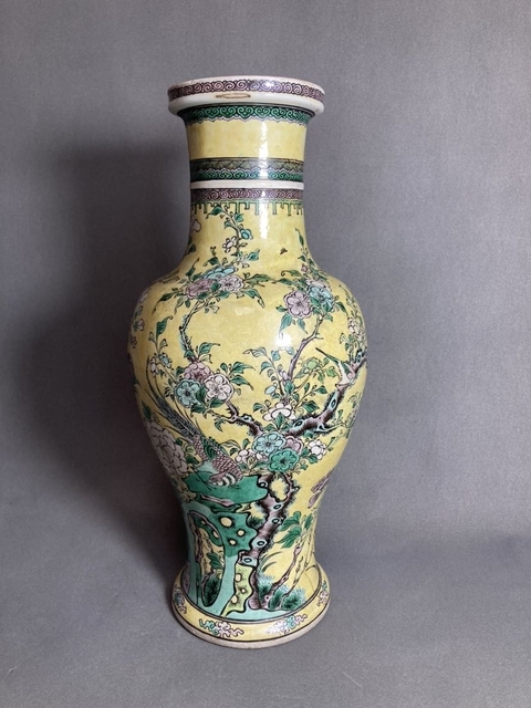 古玩陶瓷清早期黃地素三彩喜上眉梢圖觀音瓶真品鑒賞圖