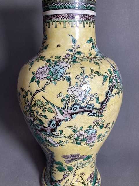古玩陶瓷清早期黃地素三彩喜上眉梢圖觀音瓶真品鑒賞圖